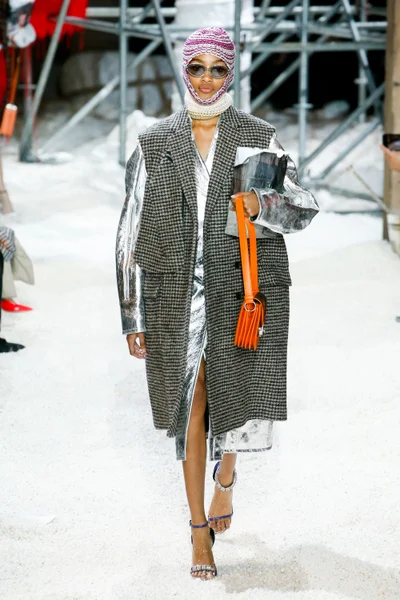 Look 60